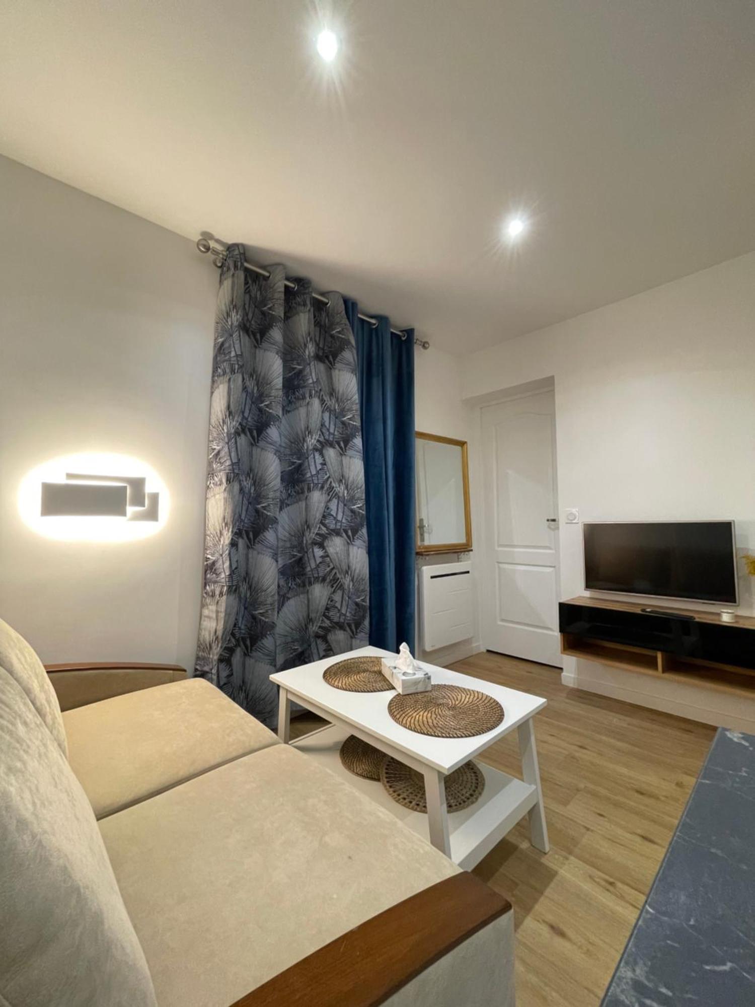 Appartamento Montmartre Cosy Parigi Esterno foto