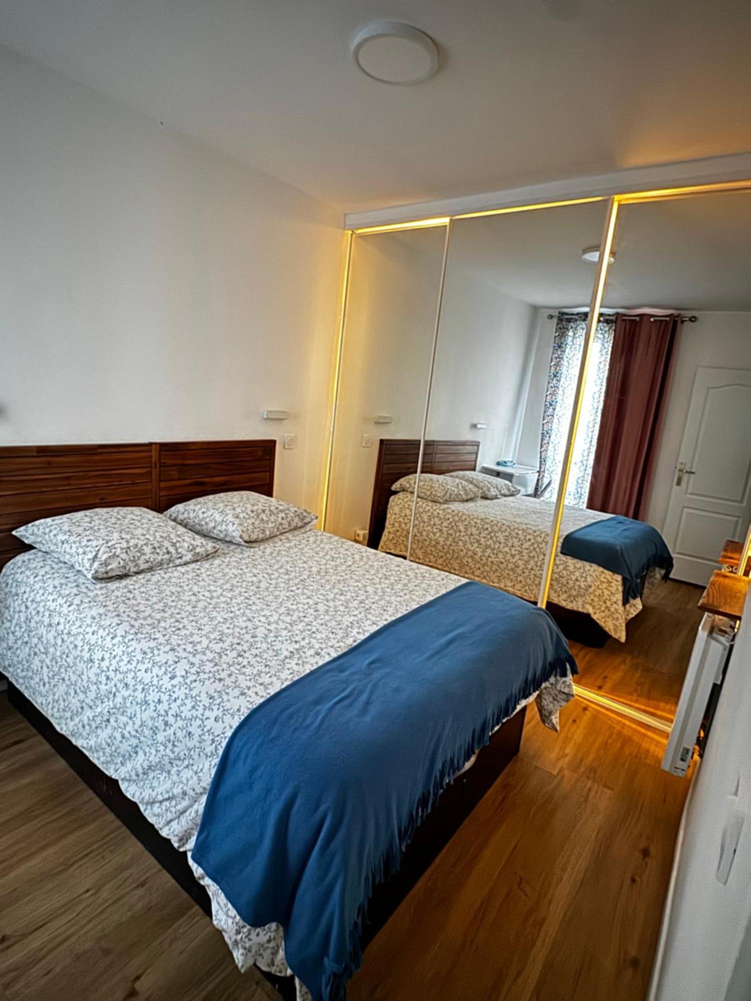 Appartamento Montmartre Cosy Parigi Esterno foto