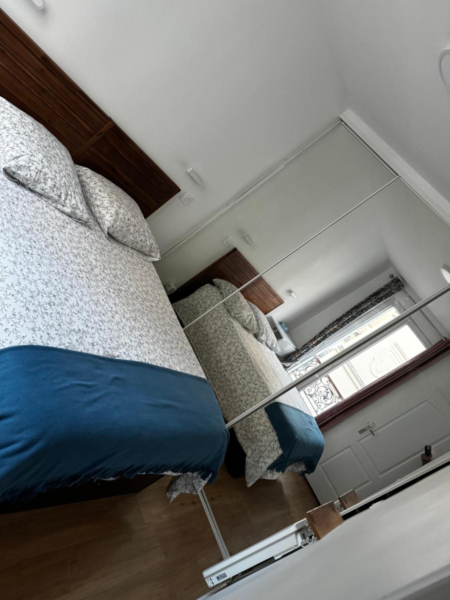 Appartamento Montmartre Cosy Parigi Esterno foto